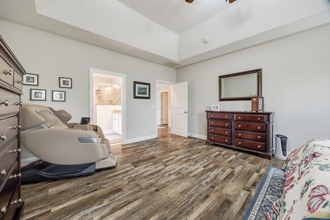 Building Photo - Stunning 4-Bedroom, 3.5-Bath Full Brick Ho...