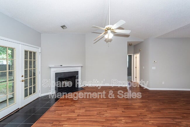 Building Photo - 1584 Kentwood Cir