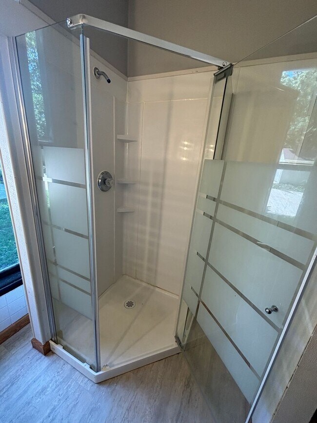 Building Photo - 2bd 1ba duplex available for rent!