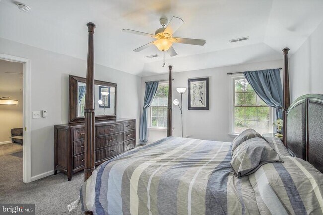 Building Photo - 102 Hunter's Way