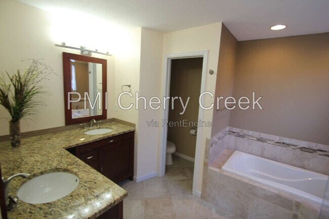 Building Photo - 9800 Foxhill Cir