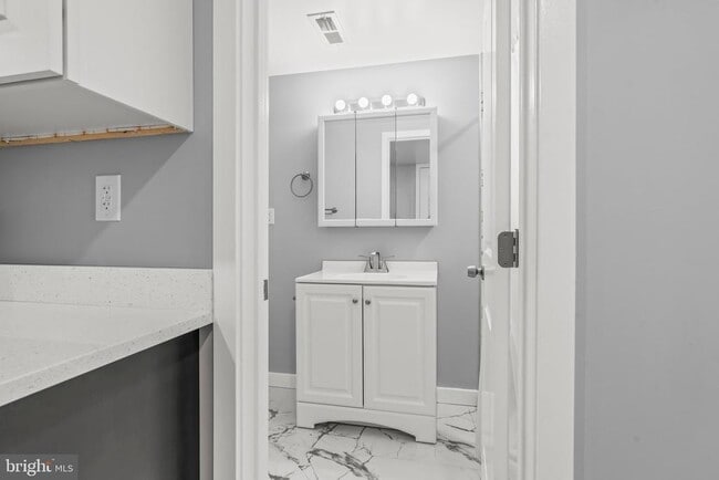 Building Photo - 1840 N Bouvier St