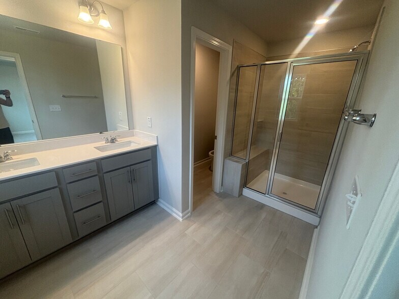 Building Photo - Room in Townhome on Poe Farm Ave