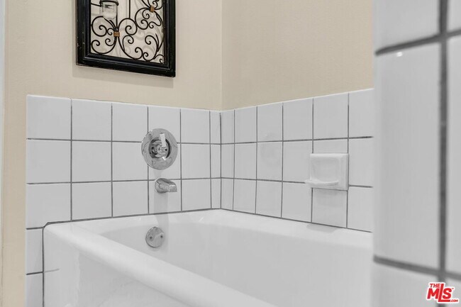 Building Photo - 12000 Goshen Ave