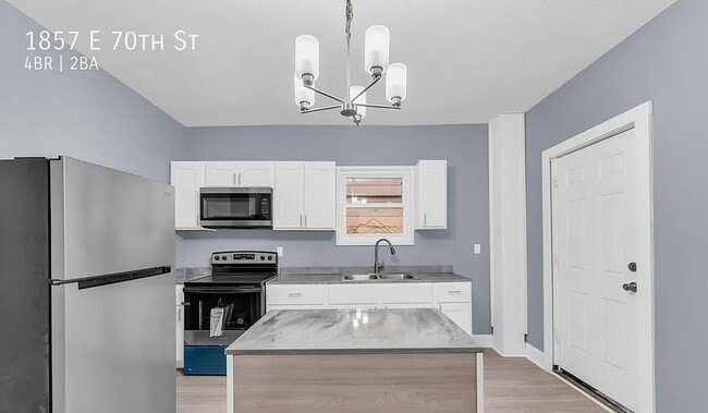 Building Photo - 1857 E 70th St