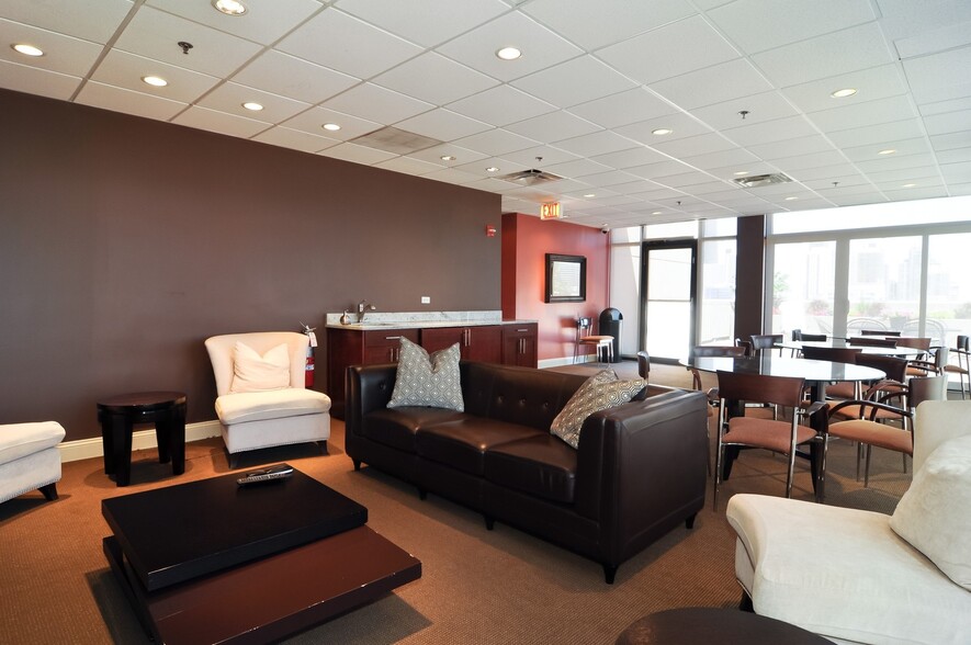 Building Photo - 435 W Erie St