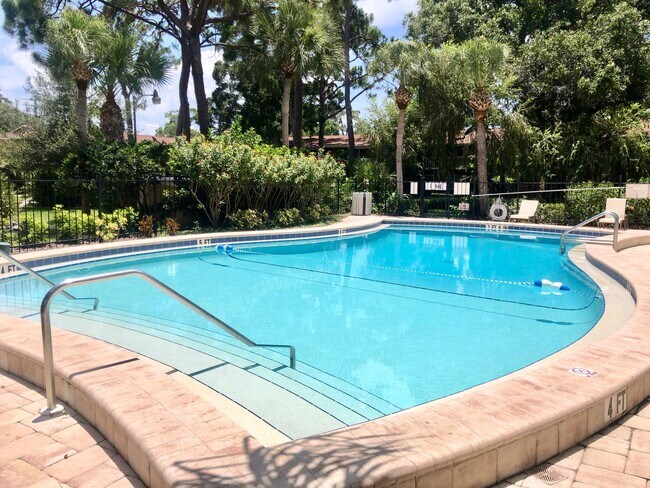 Building Photo - 936 La Costa Cir