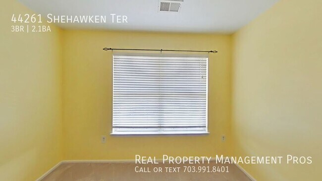 Building Photo - 44261 Shehawken Terrace