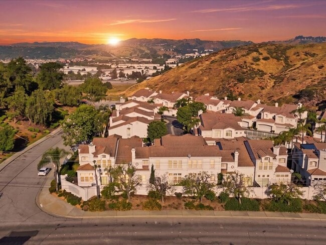 Building Photo - 356 Carrione Ct