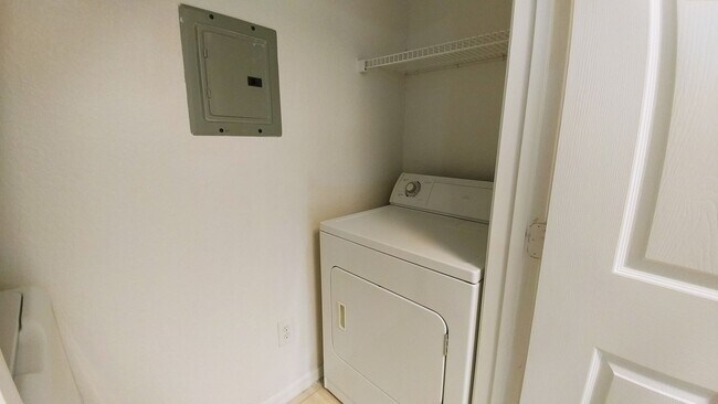 Building Photo - Stylish 2 Bed, 2 Bath Corner Unit in Gated...