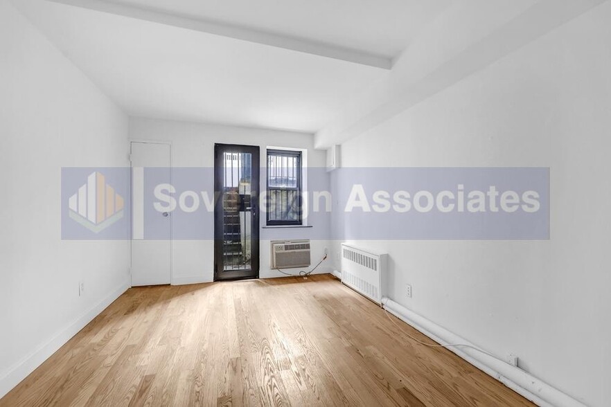 Primary Photo - 425 E 80th St