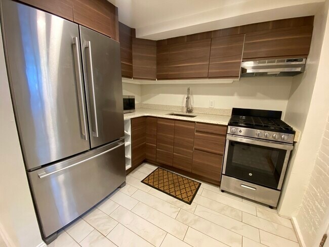 Primary Photo - 482 Columbus Ave