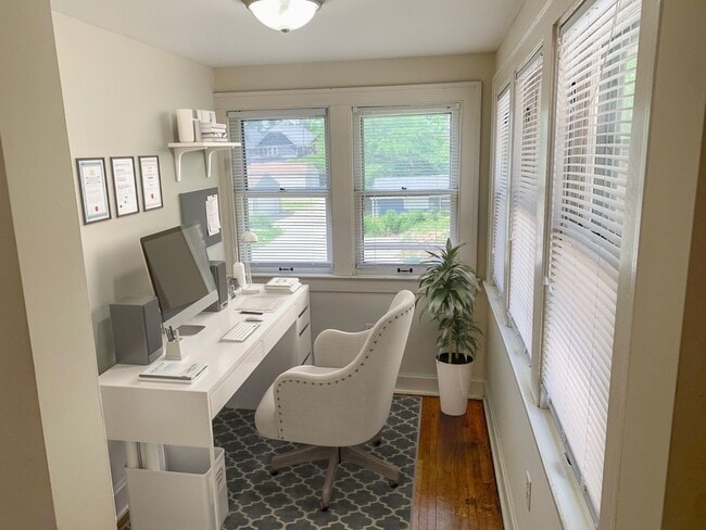 Building Photo - BRAND NEW UPDATES!  3 BEDROOMS / 1.5 BATHS...