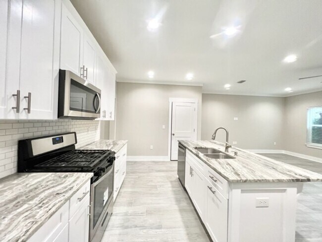 Building Photo - 9 Praiseworthy Dr