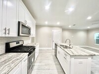 Building Photo - 9 Praiseworthy Dr