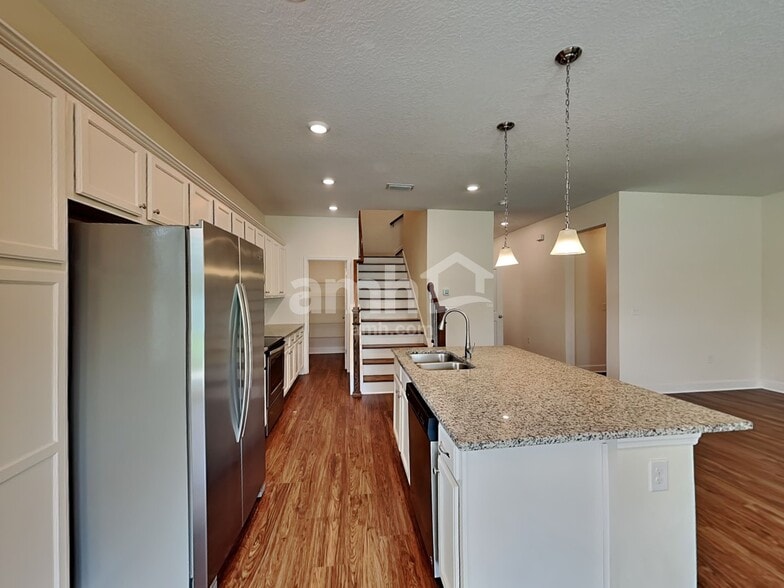 Building Photo - 413 Pine Terrace Dr