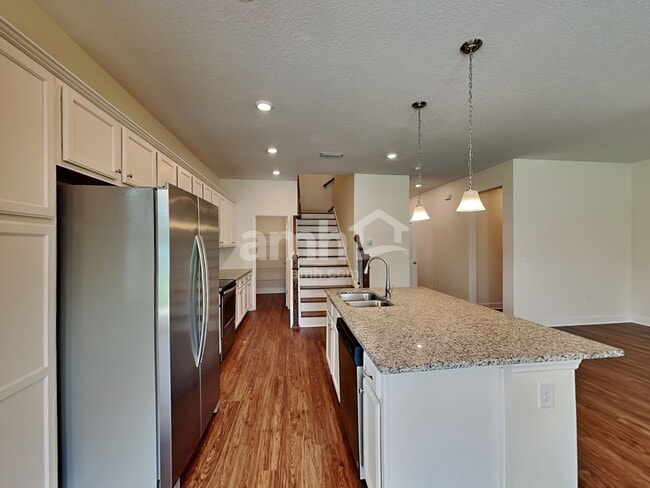 Building Photo - 413 Pine Terrace Dr