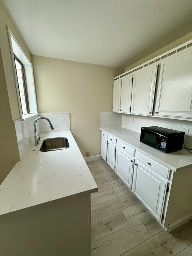 Building Photo - 2538 15th Ave