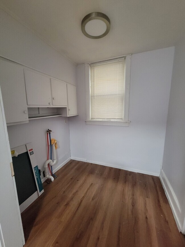 Building Photo - 104-108 Madison St