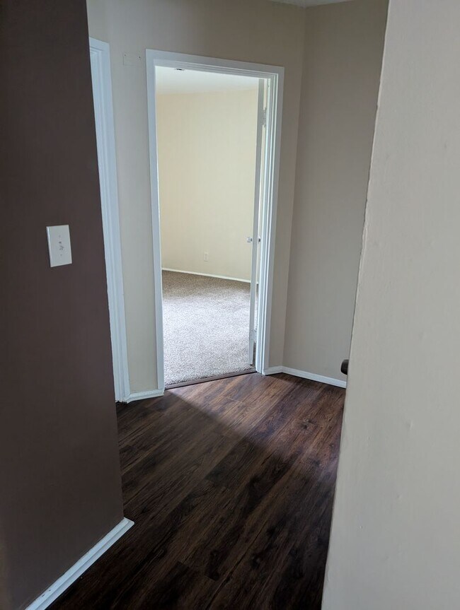 Building Photo - Charming 4 beds 1 bath in Euclid!