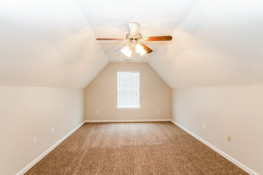 Building Photo - 5733 Fawn Dr