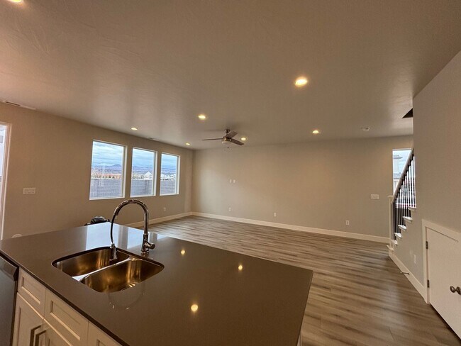 Building Photo - 1085 S 4380 W