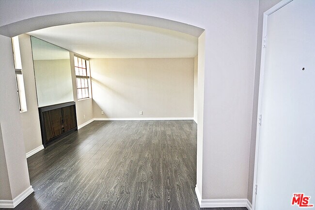 Building Photo - 750 Kings Rd