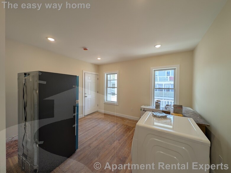 Building Photo - 5-7 Lowell Cir Unit #2