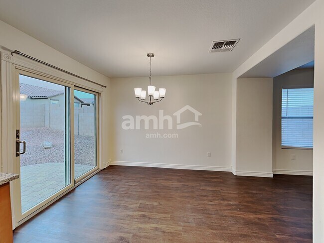 Building Photo - 309 W Vuelta Friso