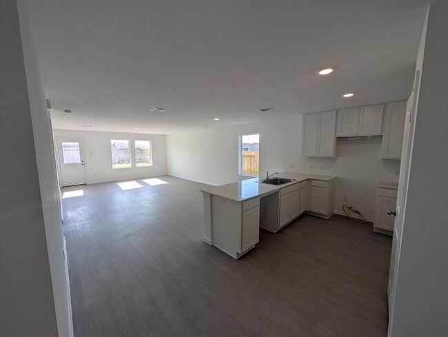 Building Photo - 313 Nicholas Rd