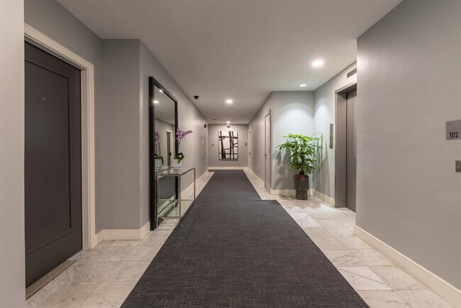 Great hallway to your corner unit - 8490 Fountain Ave