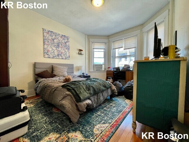 Building Photo - 148 Hemenway St