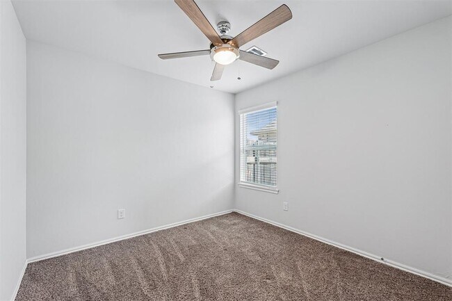 Building Photo - 933 S Blackjack Ln