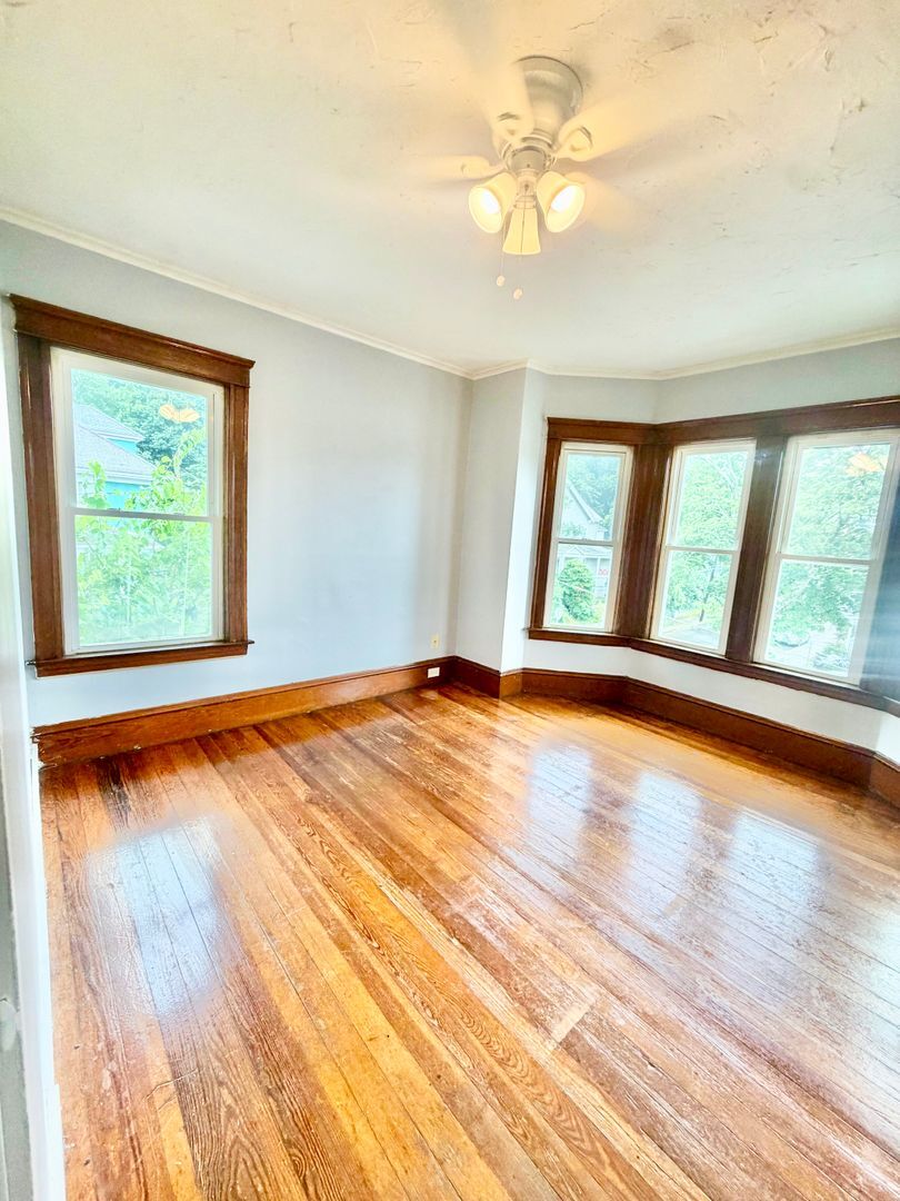 Building Photo - 212 Welles St
