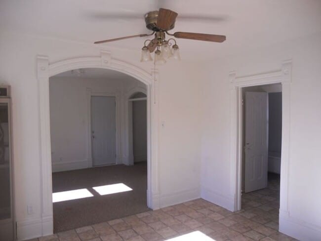 Building Photo - 205 1/2 Park Street