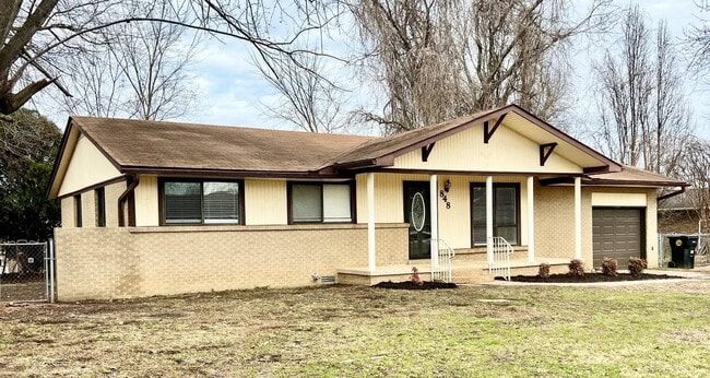 Building Photo - 848 Southview Dr