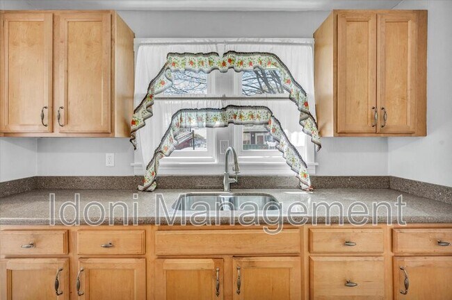 Building Photo - 14 Ridgefield St