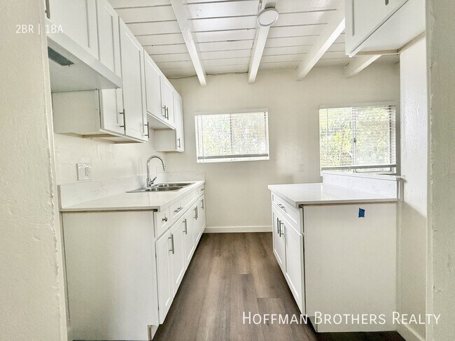 Building Photo - 1256 W 87th St