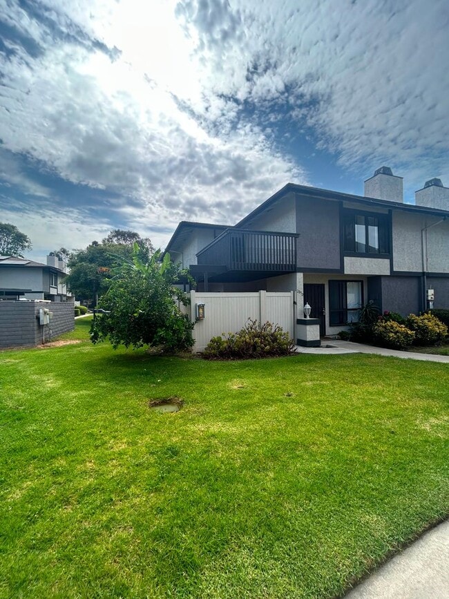 Building Photo - Beautifully Updated 3-Bedroom Townhome with Fireplace, Private Patio & Community Pool $3,195