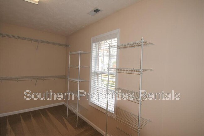 Building Photo - 89 Person Ct