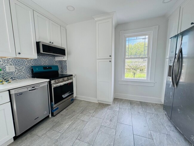 Building Photo - 66 Church Ln