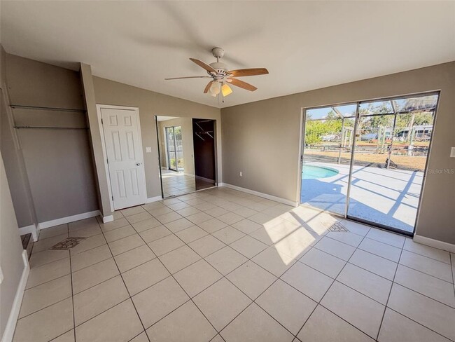 Building Photo - 818 Bayview Dr