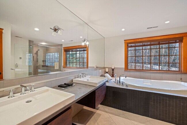 Building Photo - 20 Yellow Birch Cir