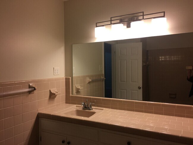 Building Photo - 1120 Wylie Dr