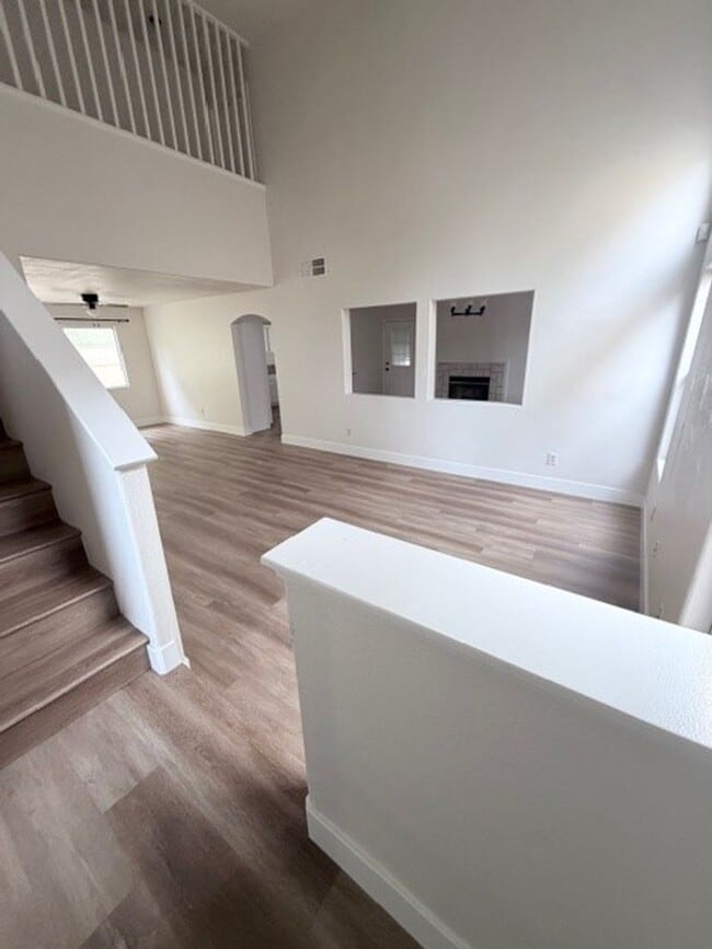 Building Photo - 9405 Salinger St