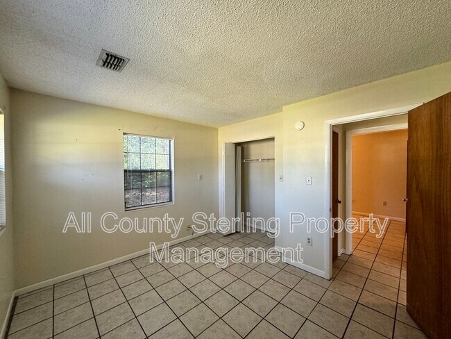 Building Photo - 159 SW Elizabeth Ct