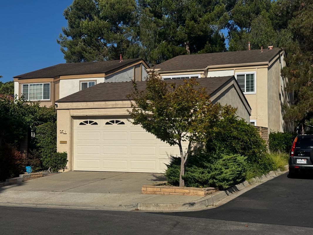 Building Photo - 71 Willow Tree Ln
