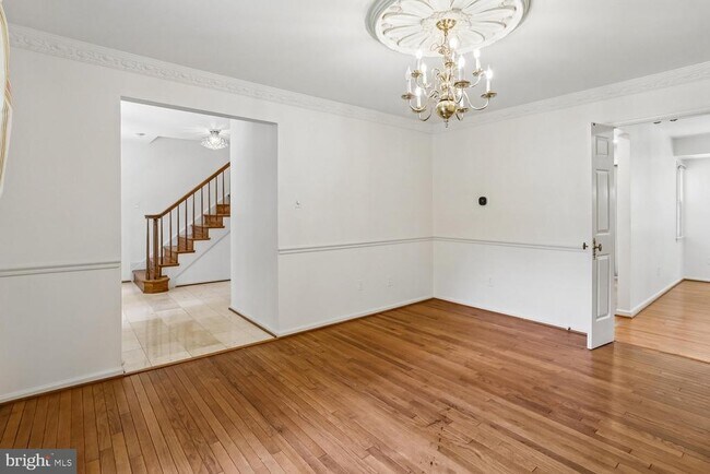 Building Photo - 903 Ridge Dr