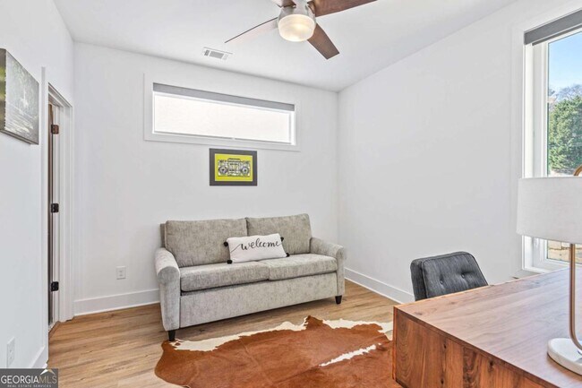 Building Photo - 2424 Memorial Dr SE