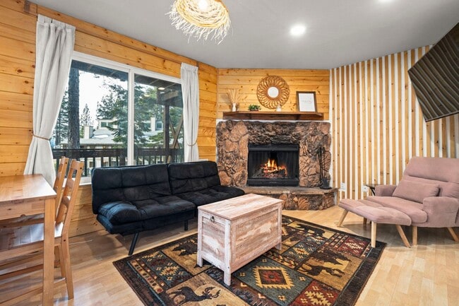 Building Photo - Nice condo near Heavenly available now!